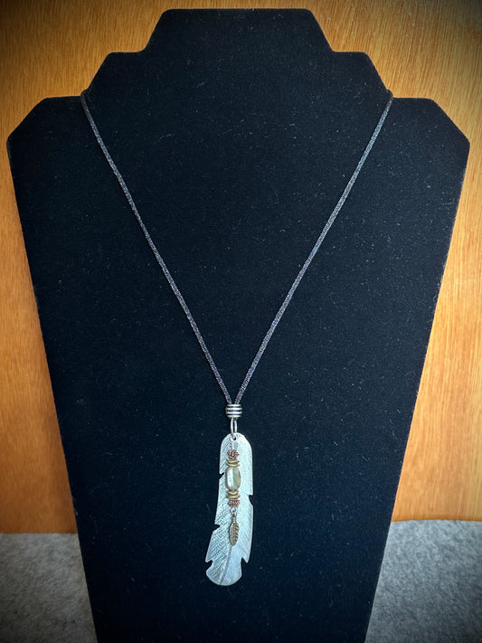 Silver plated Feather Boho Pendant Necklace with Abalone Bead